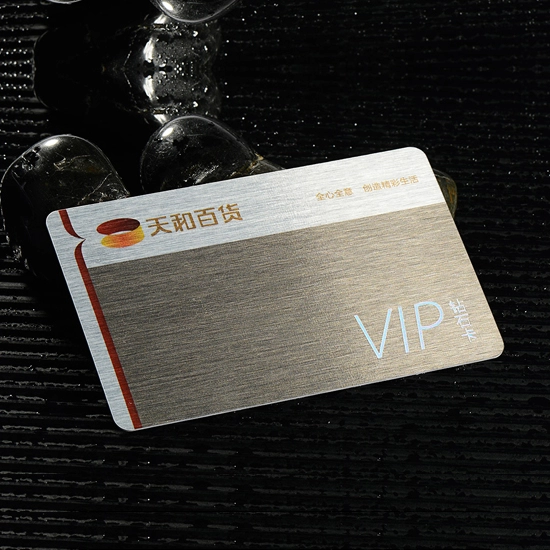 بطاقة VIP من الفولاذ المقاوم للصدأ المصقول باللون الفضي
