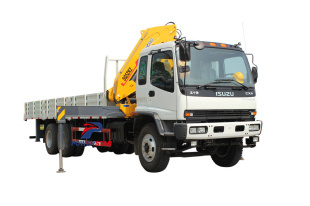 أفريقيا غانا تطلب شاحنة ايسوزو الثقيلة برافعة