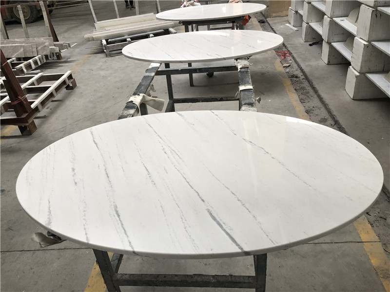 سطح طاولة من الرخام الأبيض