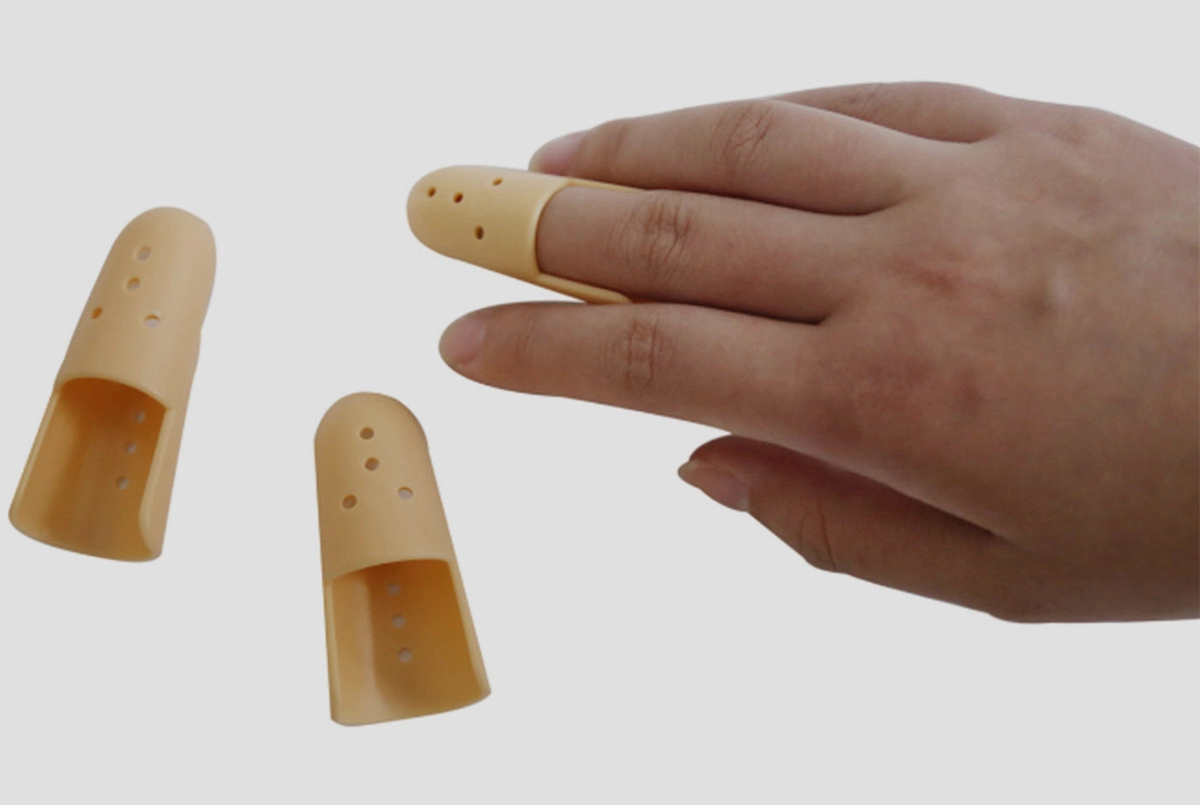 تعمل جبيرة الإصبع المكدسة الطبية والمسامية على تثبيت البلاستيك الصلب بسبعة أحجام