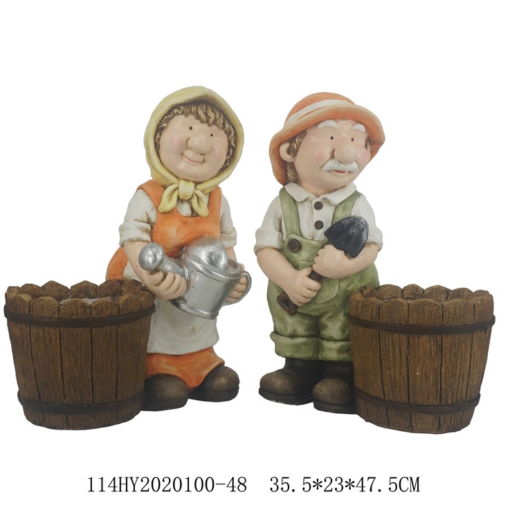 Old couple figurines