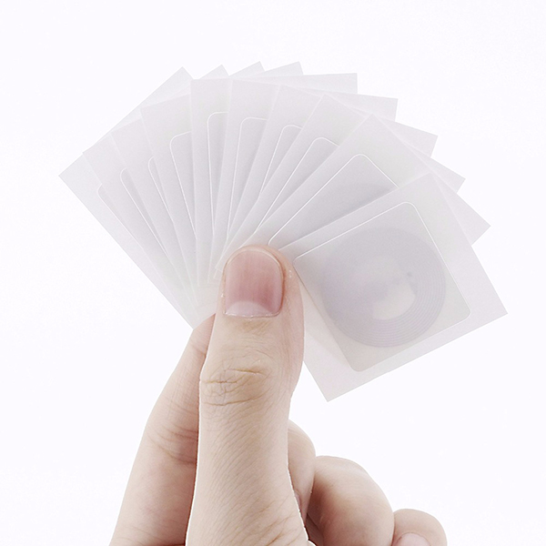 ملصق بطاقات RFID