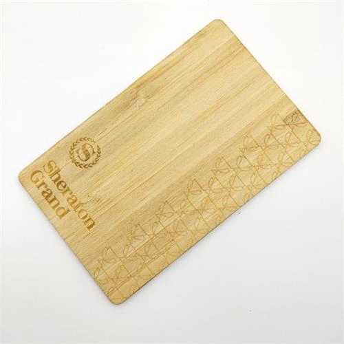 بطاقات عمل من خشب الخيزران قابلة للبرمجة RFID ISO14443A Smart NTAG213/216 NFC بطاقة مفتاح الفندق الخشبية