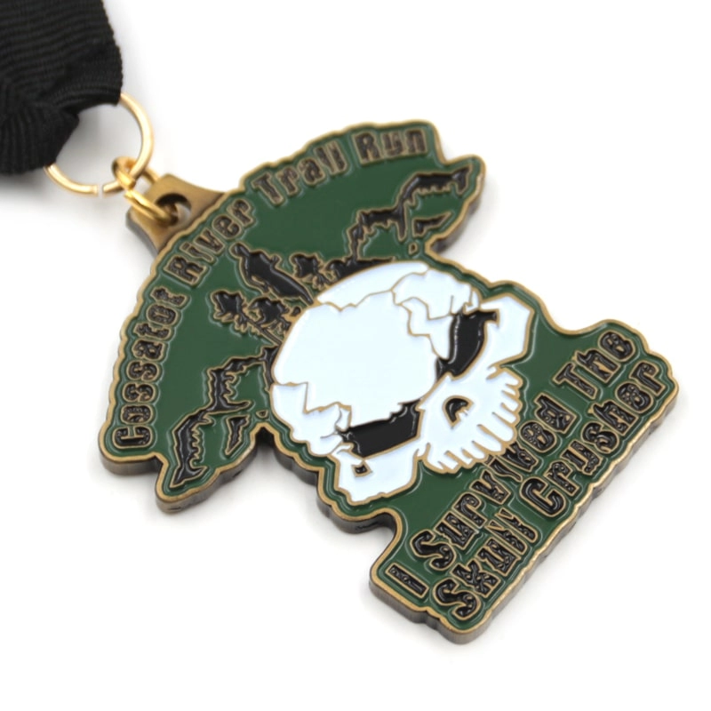 ميداليات الجري على شكل جمجمة بتصميم الشركة المصنعة