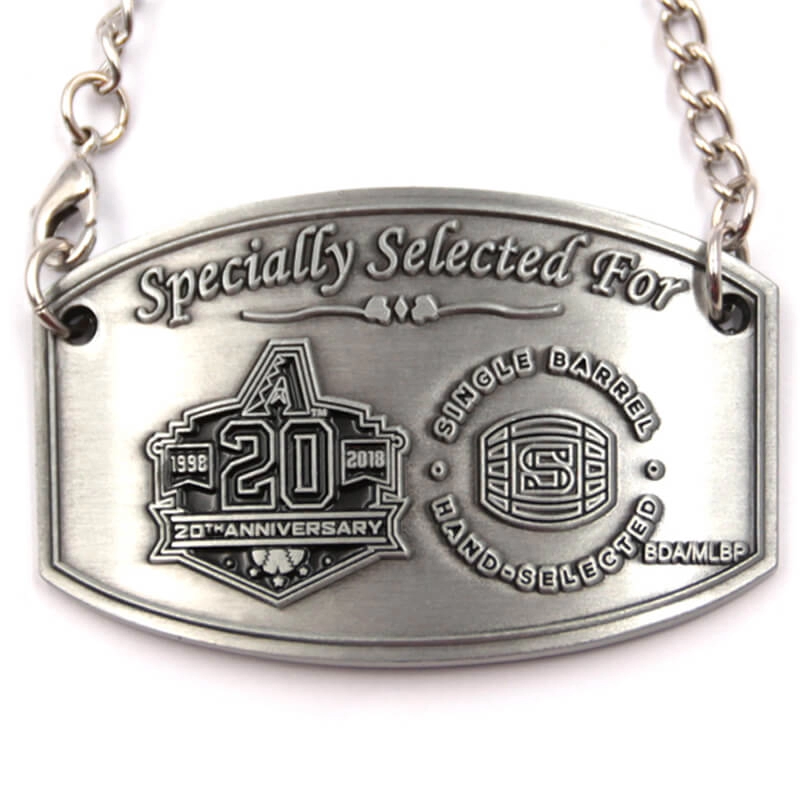 ميدالية الذكرى السنوية العشرين المخصصة من المصنع مع سلسلة معدنية